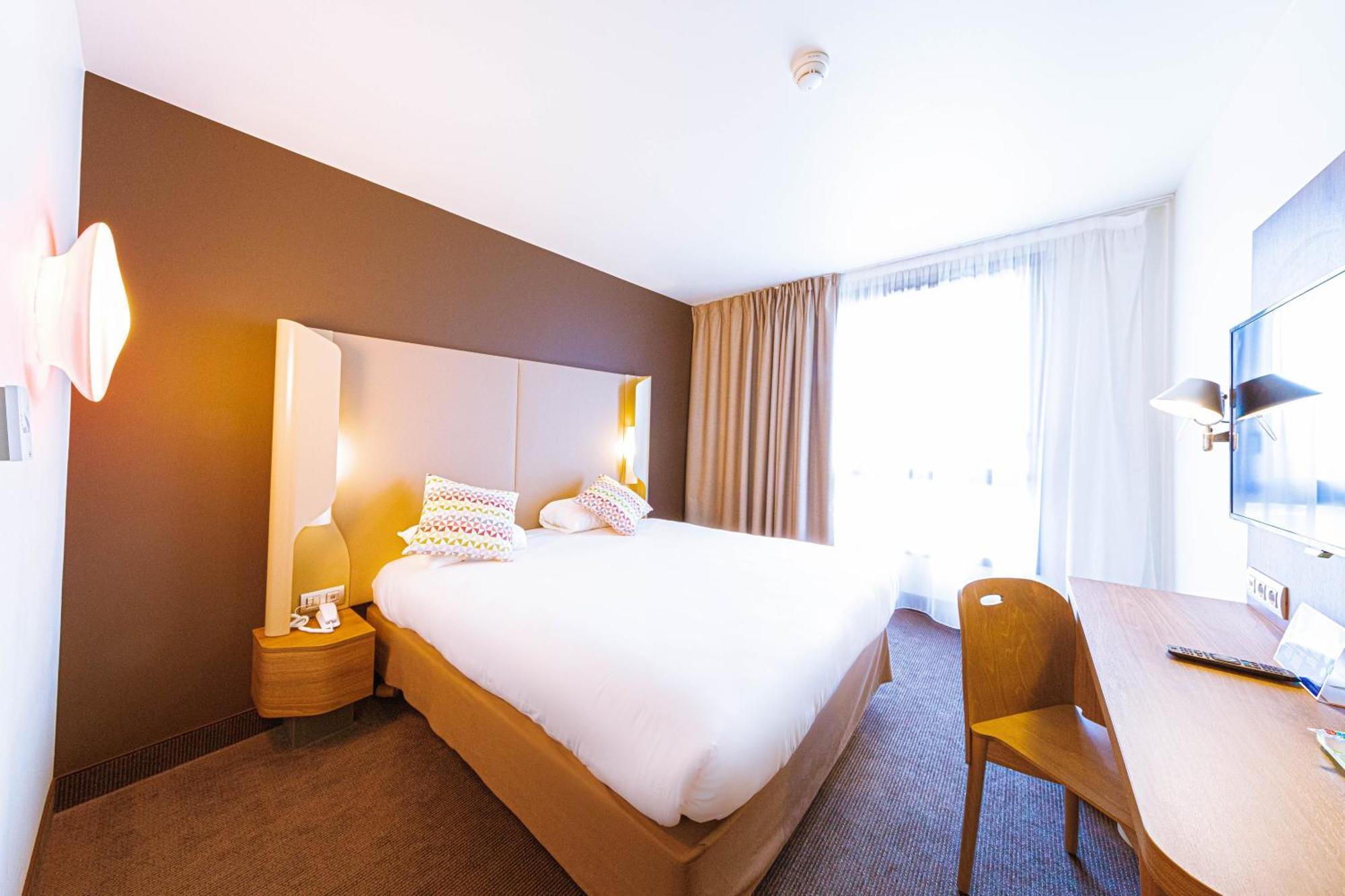 Campanile Rungis - Orly Hotel Chevilly-Larue Exterior photo